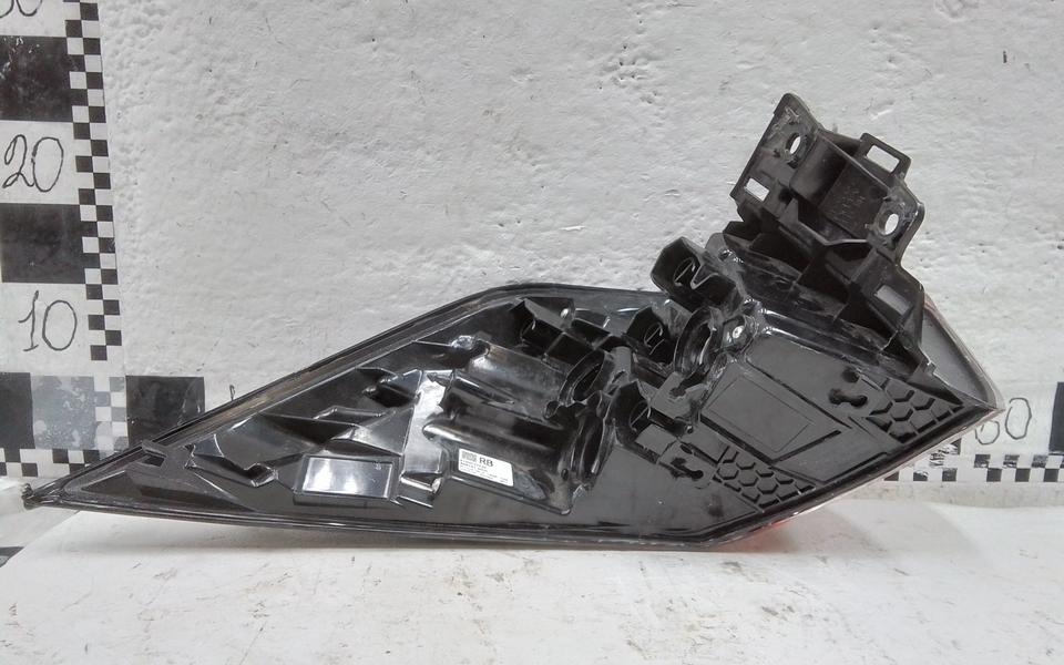 Фонарь задний правый наружный Toyota RAV4 XA50