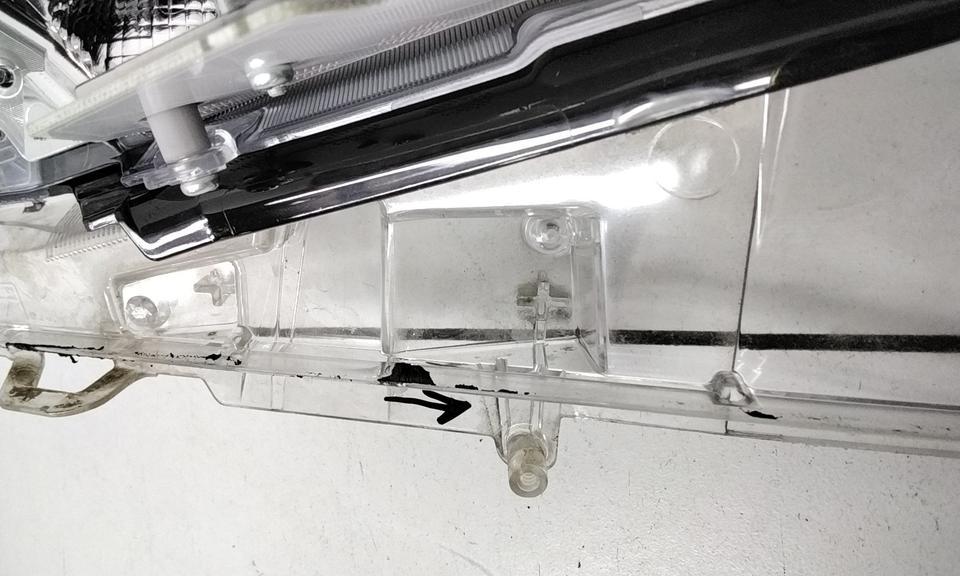 Стекло фары передней правой Toyota Land Cruiser Prado 150 Restail 2