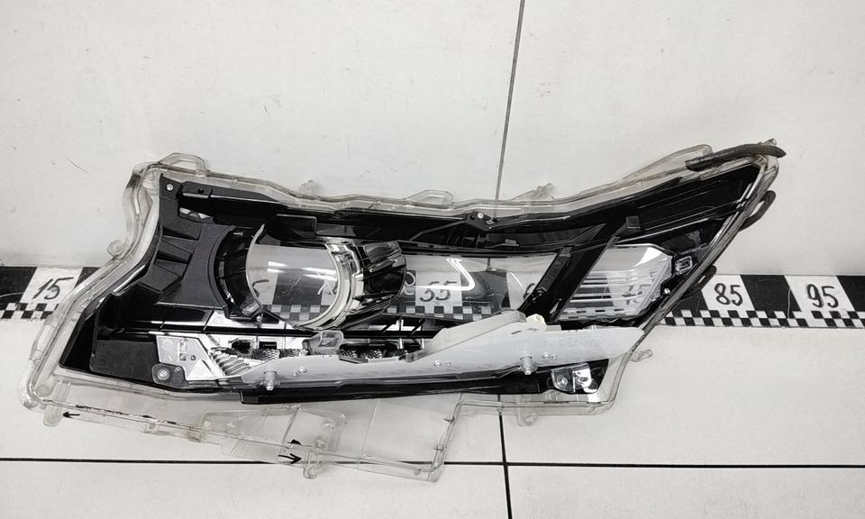 Стекло фары передней правой Toyota Land Cruiser Prado 150 Restail 2