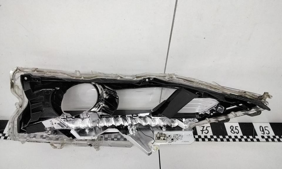 Стекло фары передней правой Toyota Land Cruiser Prado 150 Restail 2