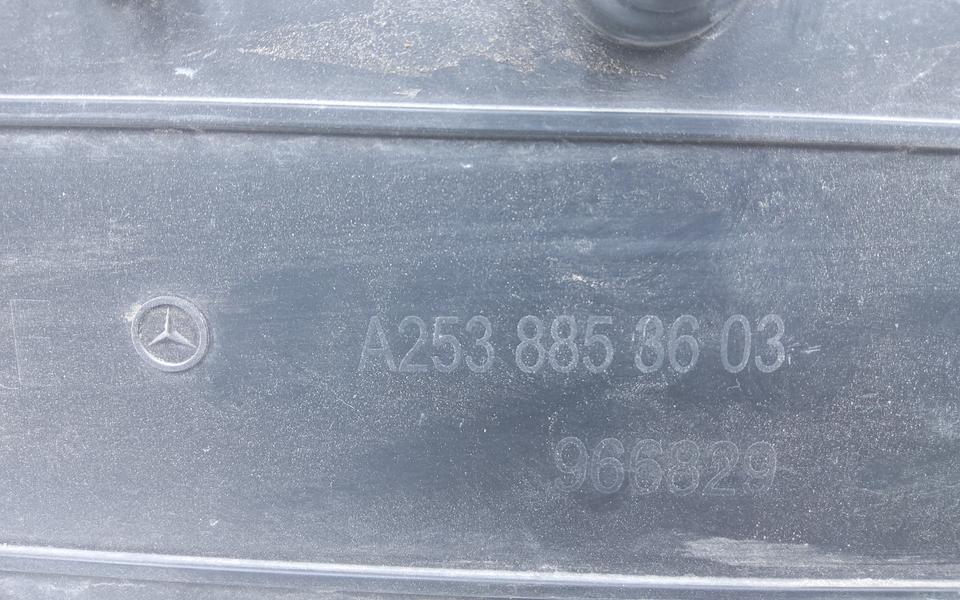 Накладка переднего бампера под номерной знак Mercedes-Benz GLC-klasse C253