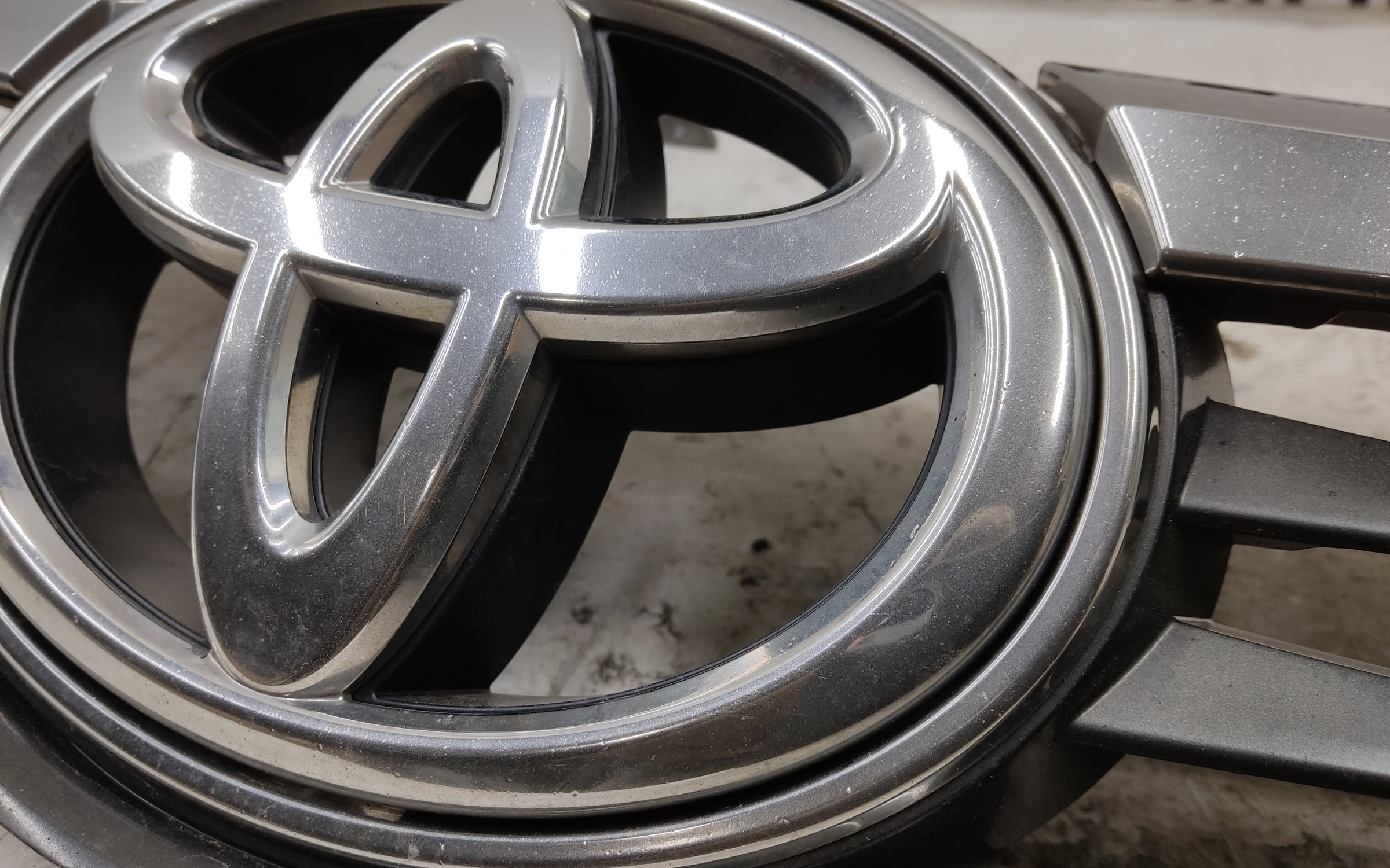 Решетка радиатора Toyota Camry V55