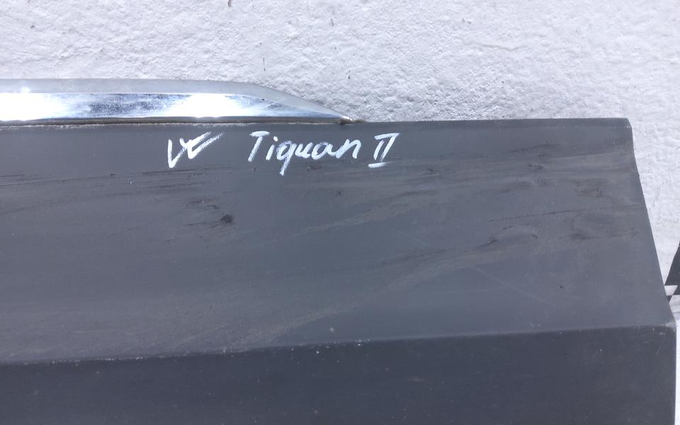 Накладка двери передней правой Volkswagen Tiguan 2