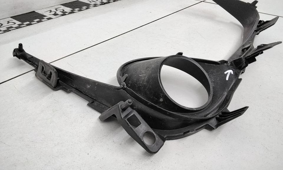 Рамка ПТФ передней правой Toyota Corolla E210