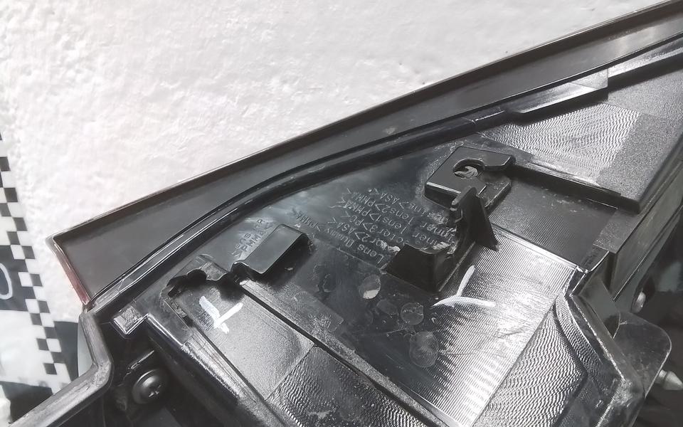 Фонарь задний правый наружный Lexus NX Restail LED