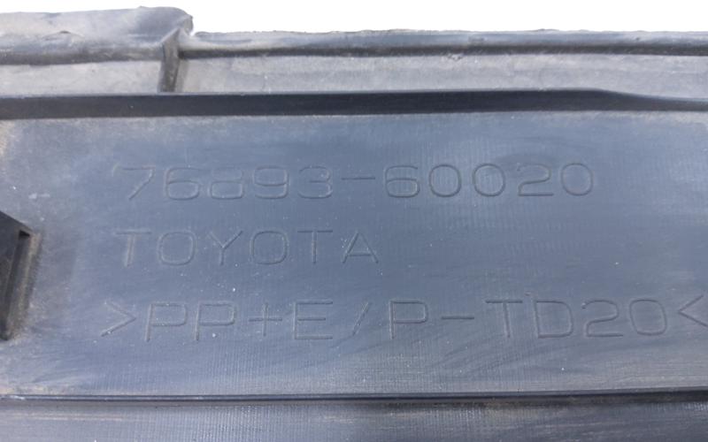 Накладка спойлера крышки багажника Toyota Land Cruiser Prado 150 Restail 2