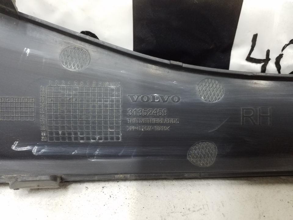 Накладка переднего бампера правая Volvo XC60 1 Restail