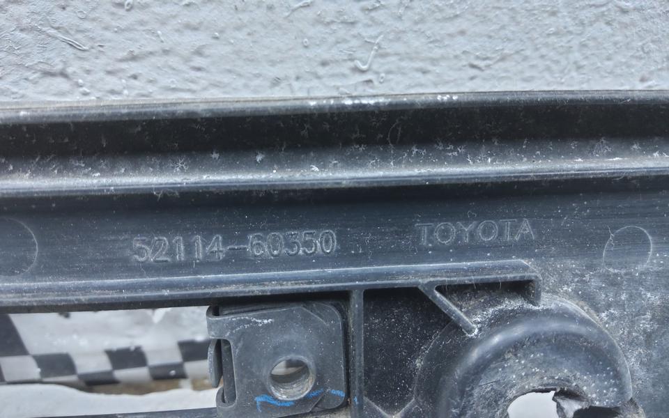 Накладка переднего бампера под номерной знак Toyota Land Cruiser Prado 150 Restail 2
