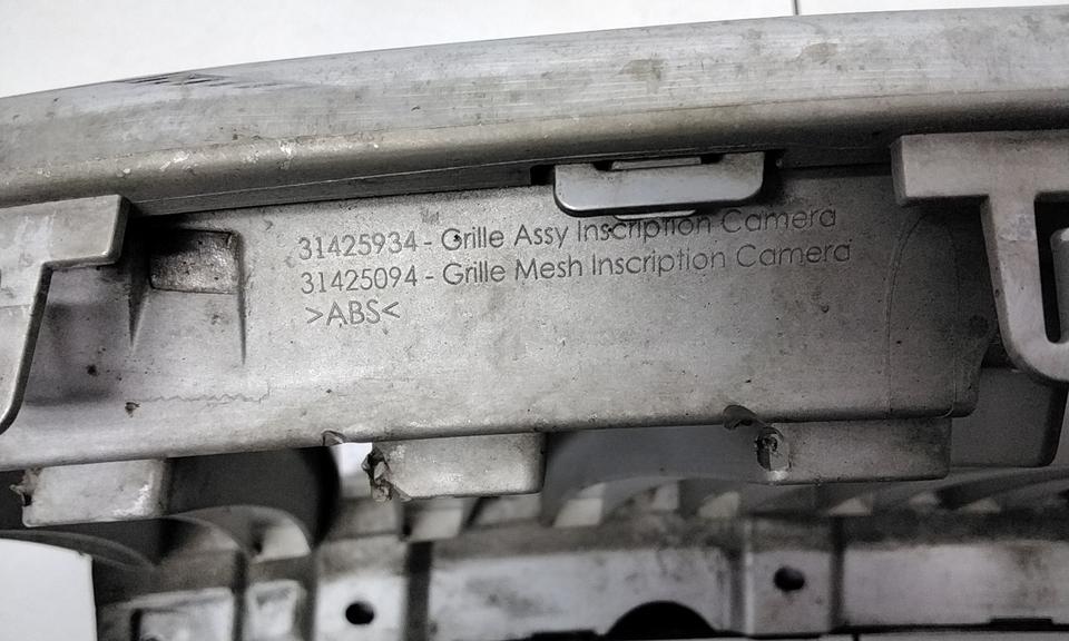 Решетка радиатора Volvo XC90 2 под камеру