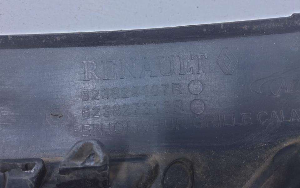 Накладка решетки радиатора Renault Kaptur 1 Restail