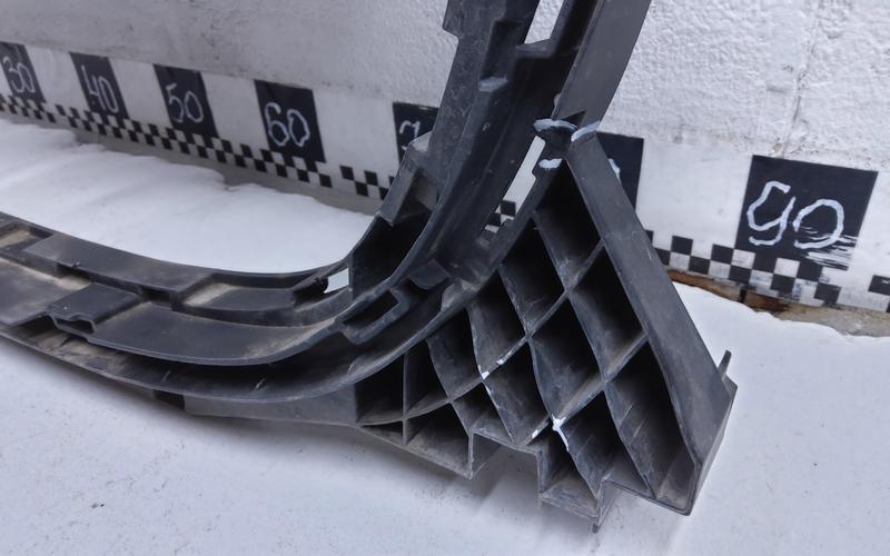 Кронштейн решетки радиатора BMW X3 G01
