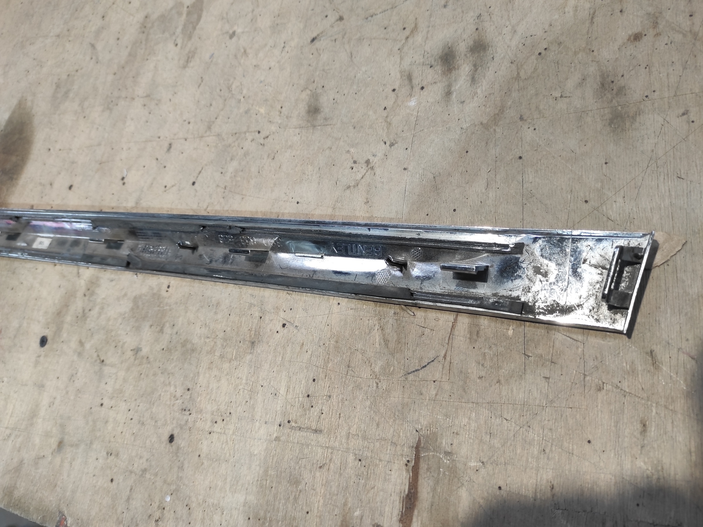 Молдинг крыла заднего правого Bentley Continental GT 3