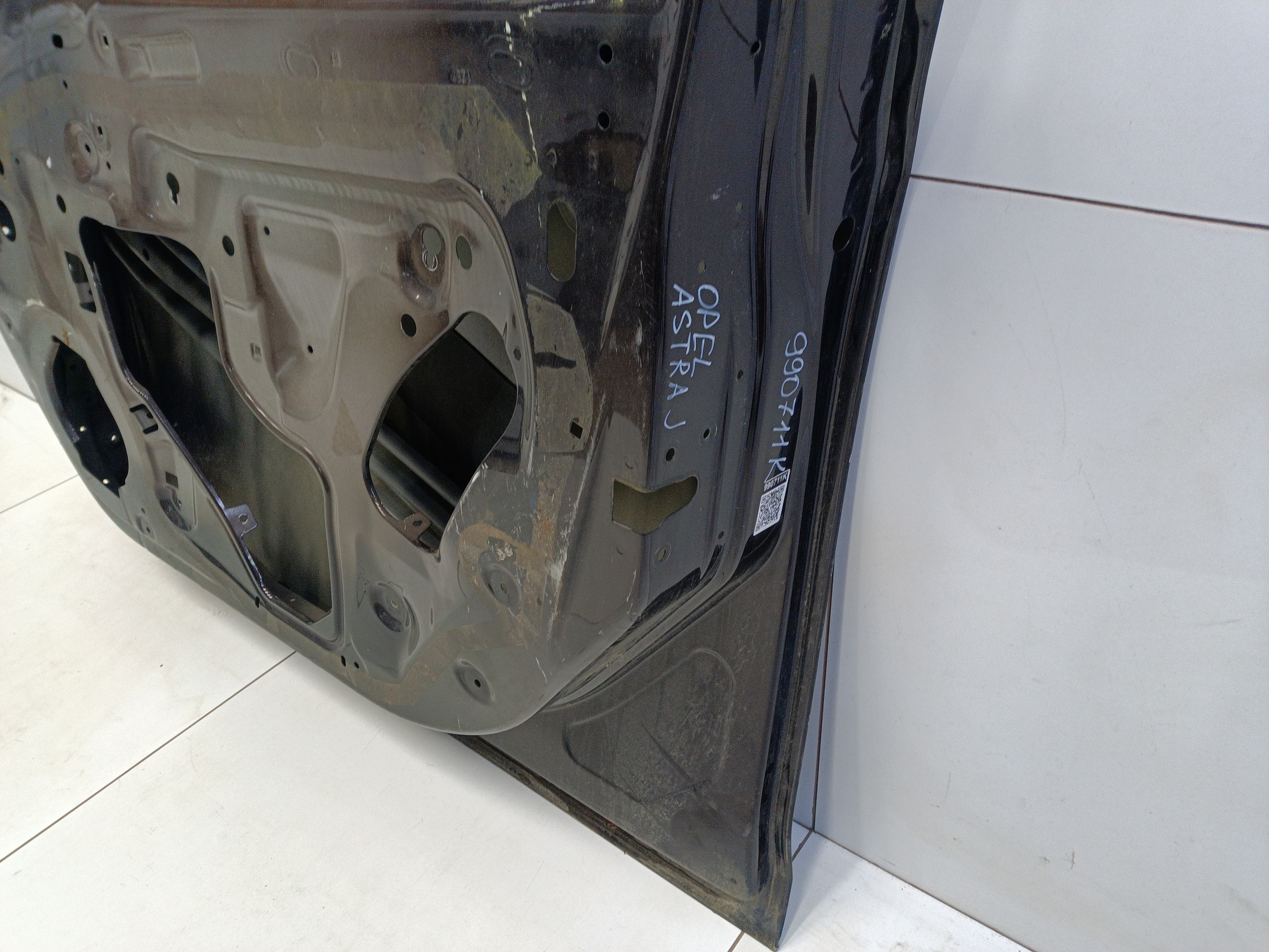 Дверь передняя правая Opel Astra J