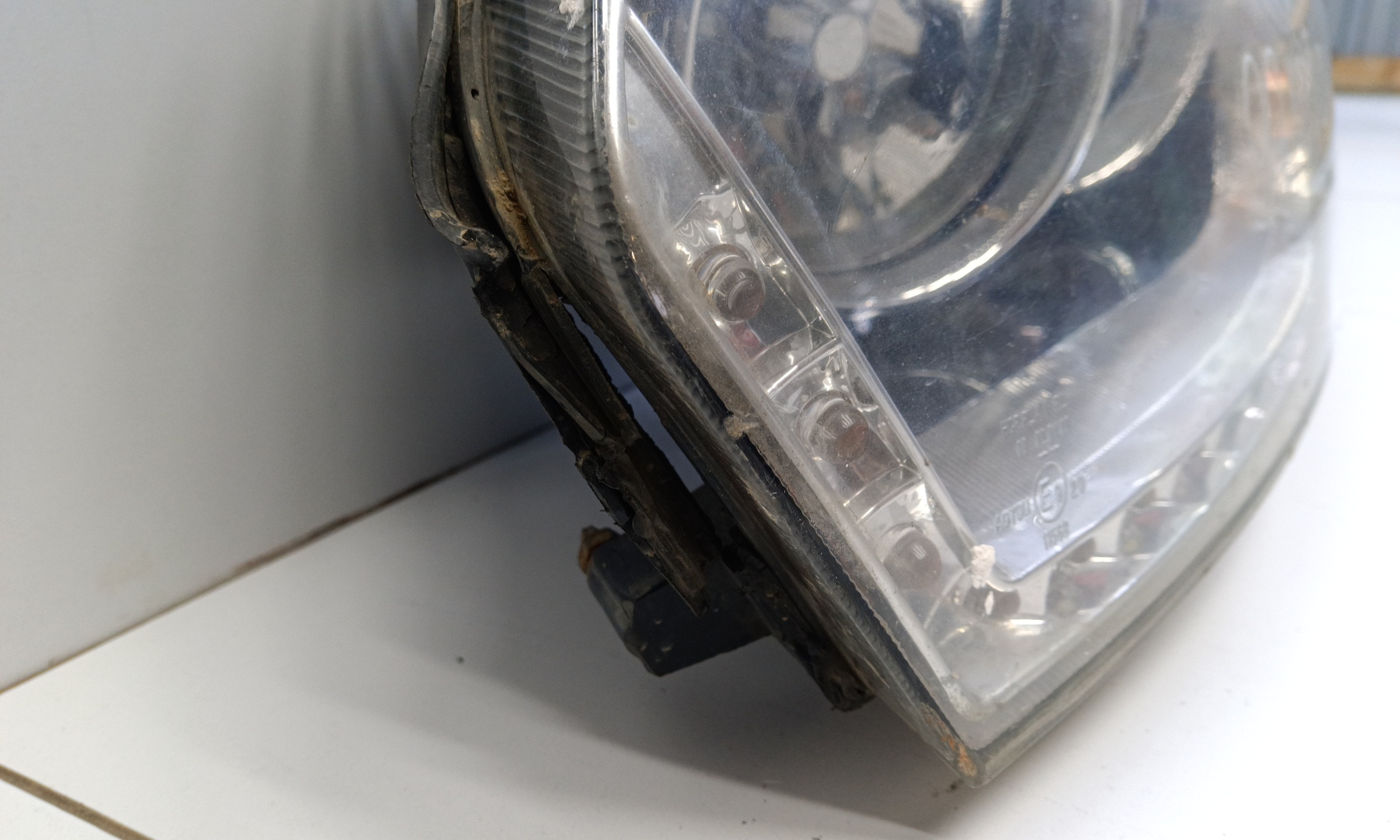 Фара передняя левая UAZ Patriot Restail 2 галоген с ДХО