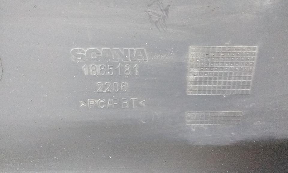 Накладка переднего бампера центральная Scania 5 Series