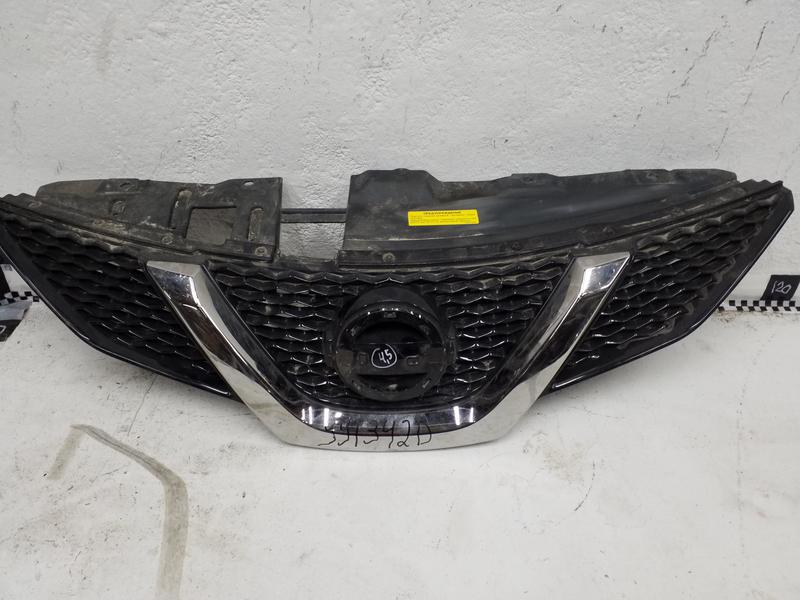 Решетка радиатора Nissan Qashqai 2