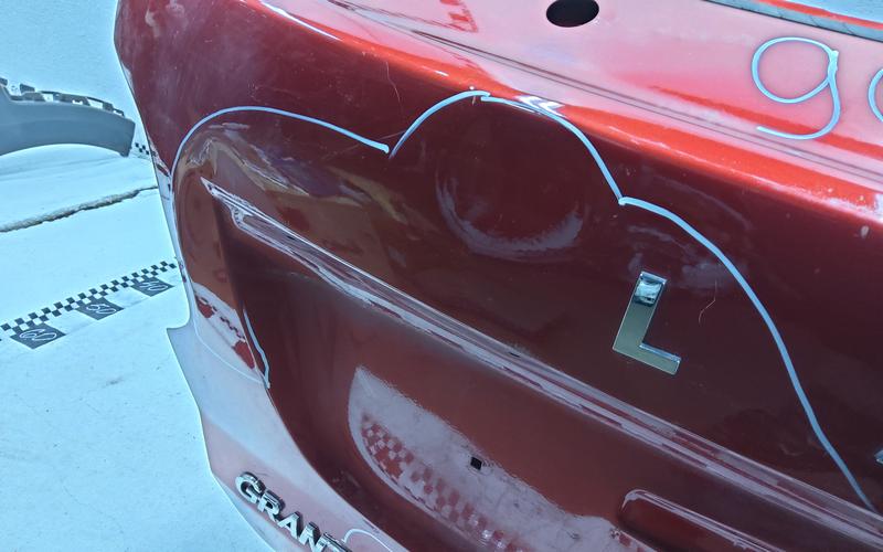 Крышка багажника Lada Granta Лифтбек с отверстием под дворник