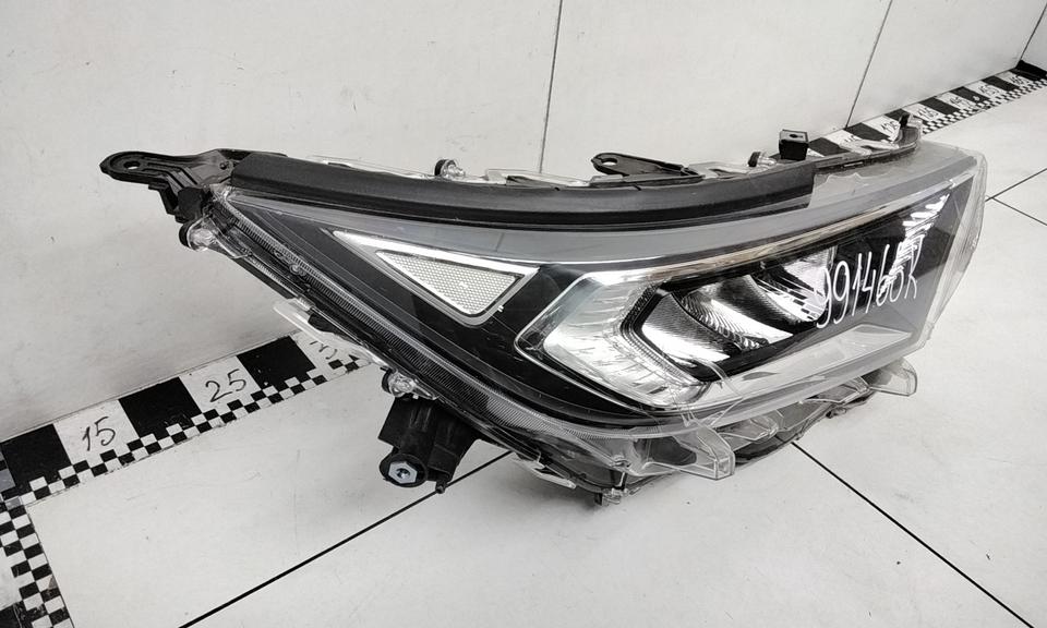 Фара передняя правая Toyota Rav4 XA50 LED