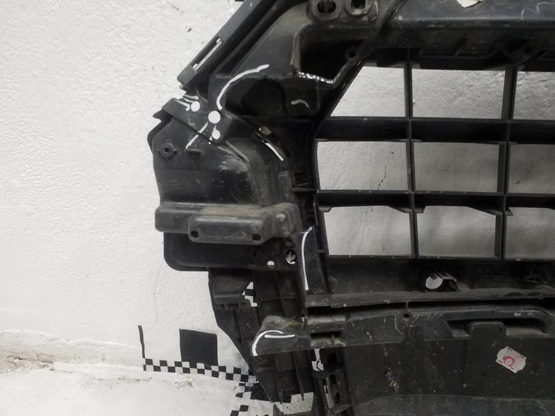 Решетка радиатора Audi Q3 Restail