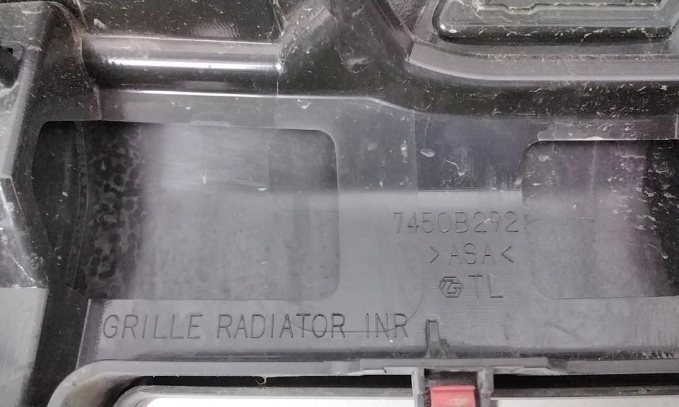 Решётка радиатора Mitsubishi L200 5 Restail