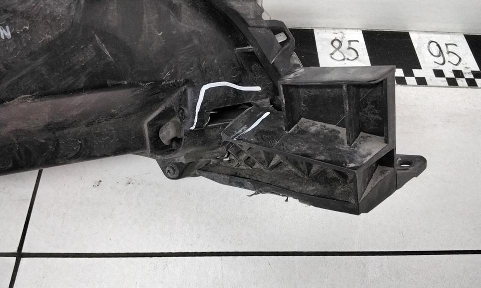 Фара передняя левая Mitsubishi L200 5 Restail галоген