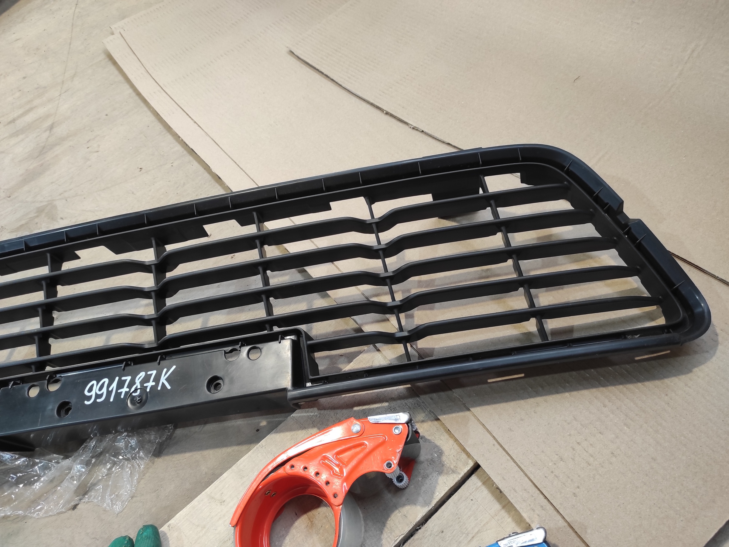 Решетка переднего бампера Toyota Hilux 8