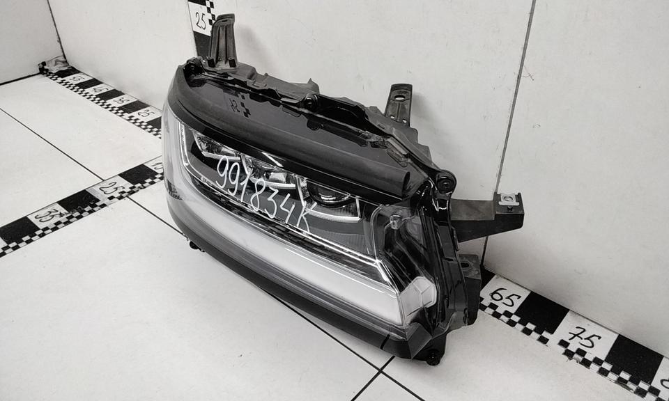 Фара передняя правая Toyota Land Cruiser 300 LED