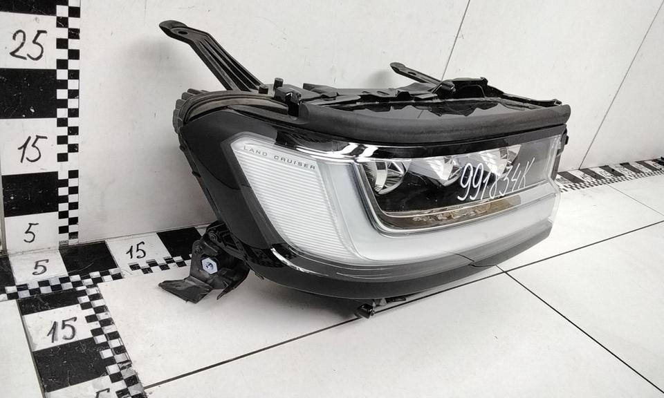 Фара передняя правая Toyota Land Cruiser 300 LED