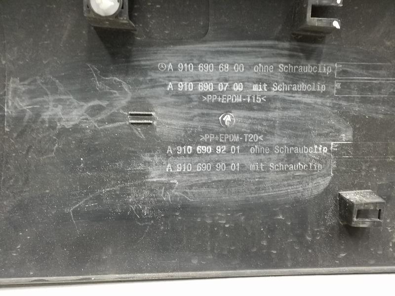 Накладка двери сдвижной правой Mercedes Sprinter W910