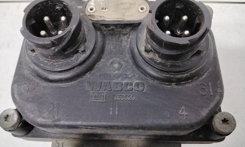 Главный тормозной кран Mercedes-Benz Actros 2 " Wabco "