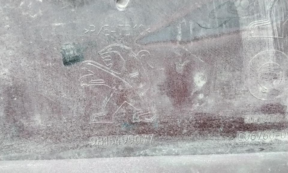 Бампер передний Peugeot 3008 2