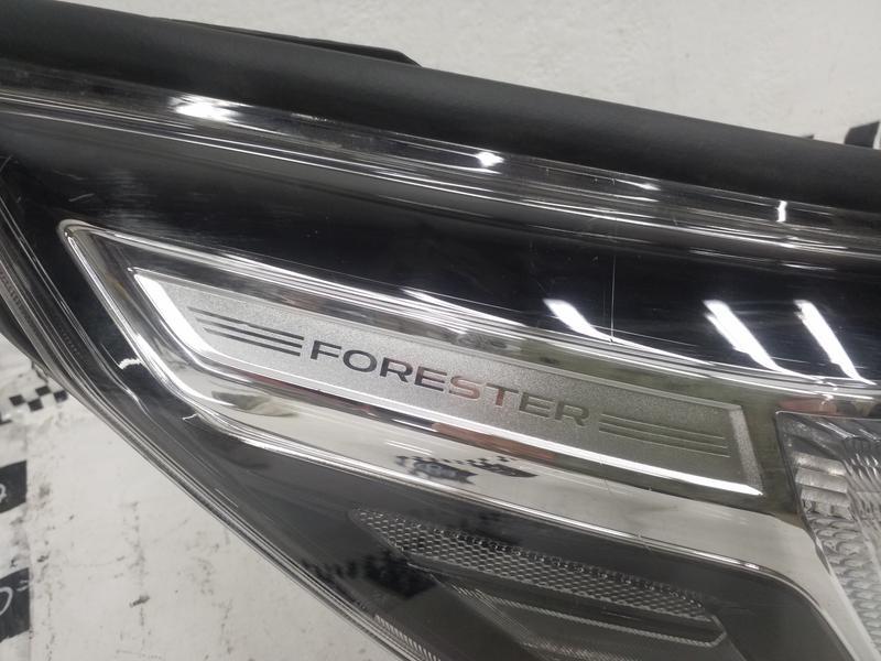 Фара передняя правая Subaru Forester 5 SK LED с ДХО