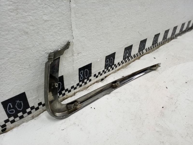 Молдинг переднего бампера верхний левый Lada Vesta