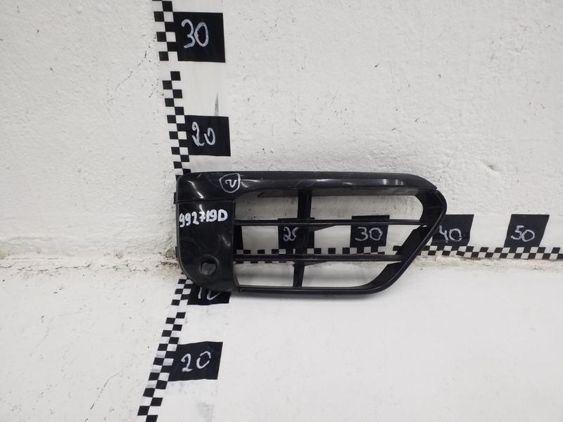 Решетка переднего бампера правая BMW X1 F48