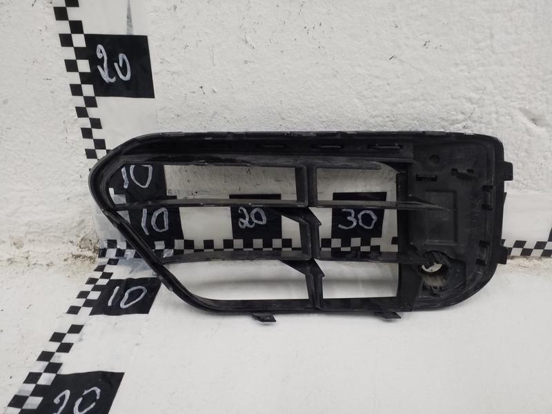 Решетка переднего бампера правая BMW X1 F48