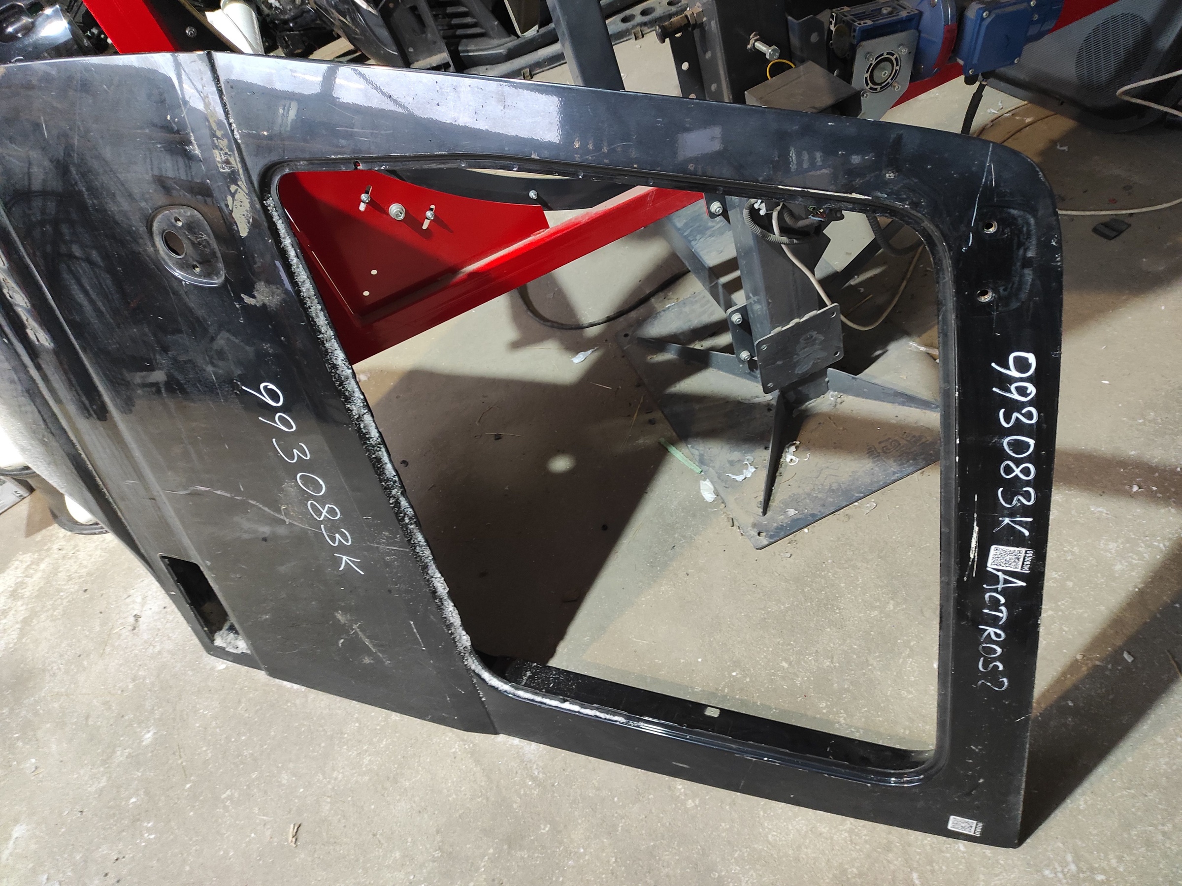 Дверь левая Mercedes Benz Actros 2