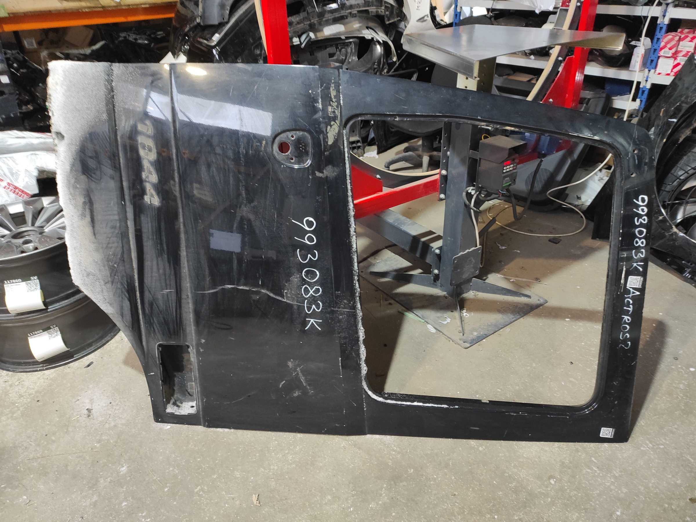 Дверь левая Mercedes Benz Actros 2