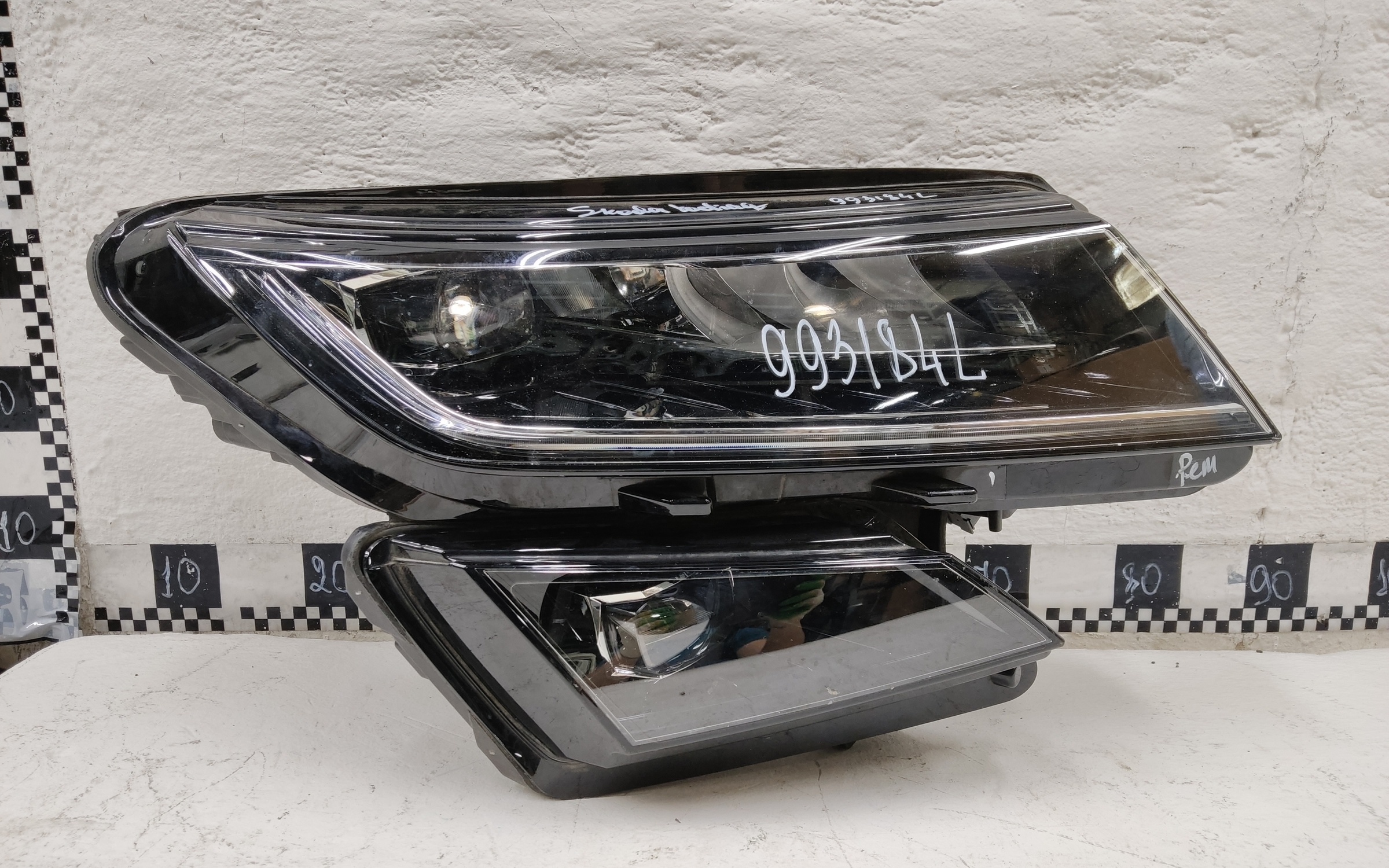 Фара передняя правая Skoda Kodiaq LED
