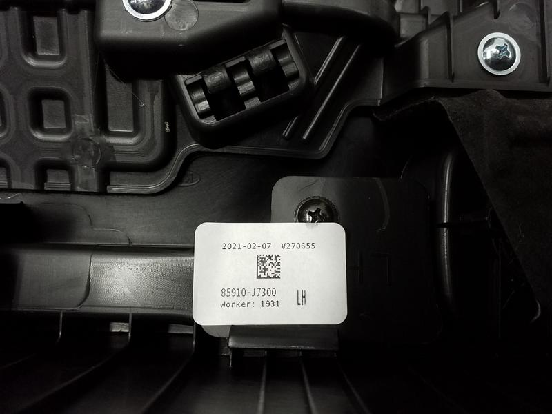 Обшивка багажника левая Kia Ceed 3 Wagon