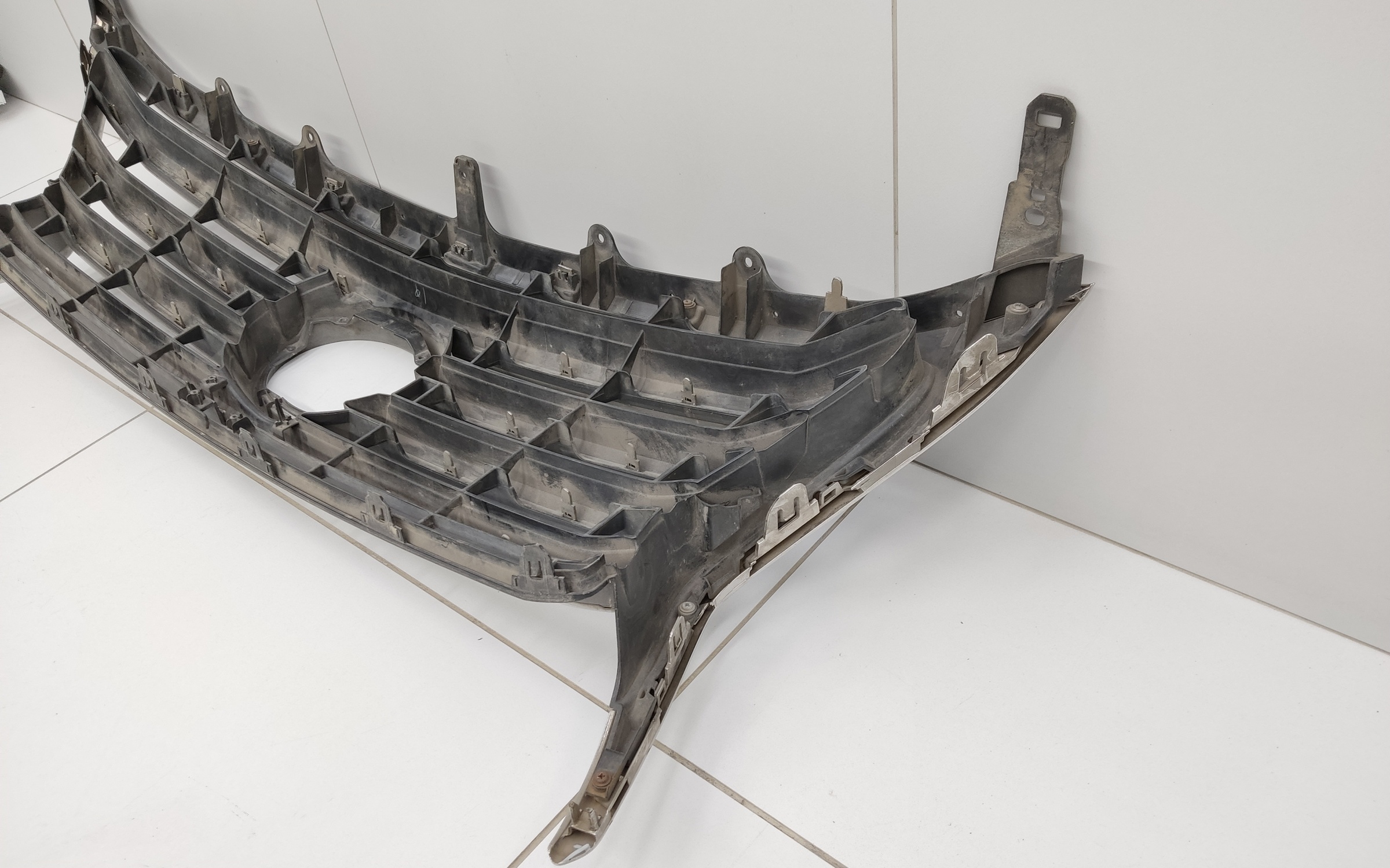 Решетка радиатора Lexus LX 3 Restail