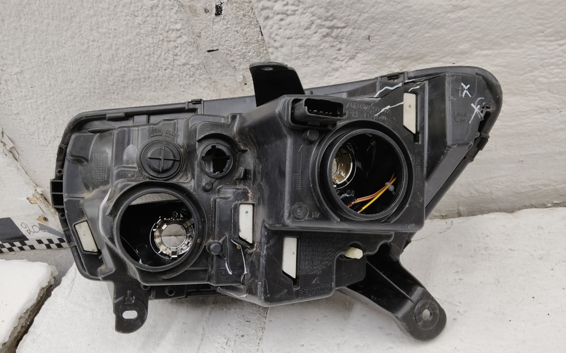 Фара передняя правая Renault Sandero 2 Restail галоген с ДХО