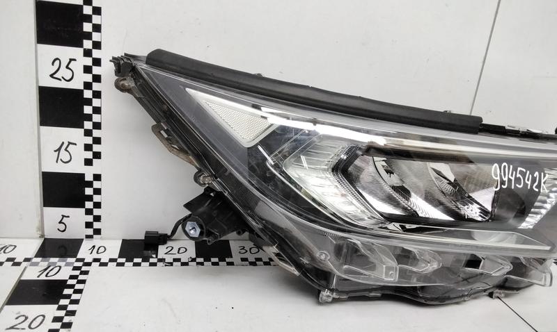 Фара передняя правая Toyota Rav4 XA50 LED