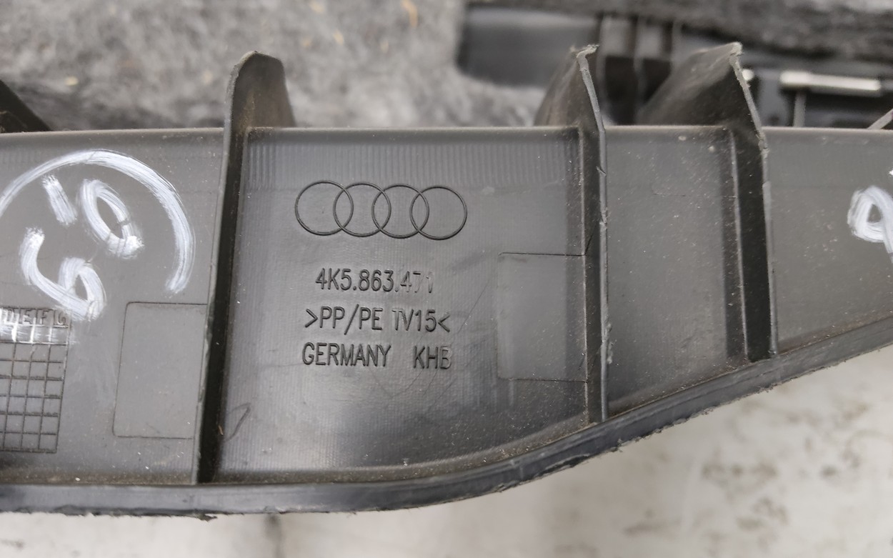 Обшивка задней панели Audi A6 C8