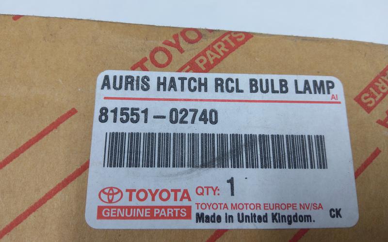 Фонарь задний правый наружный Toyota Auris 2 Hatchback