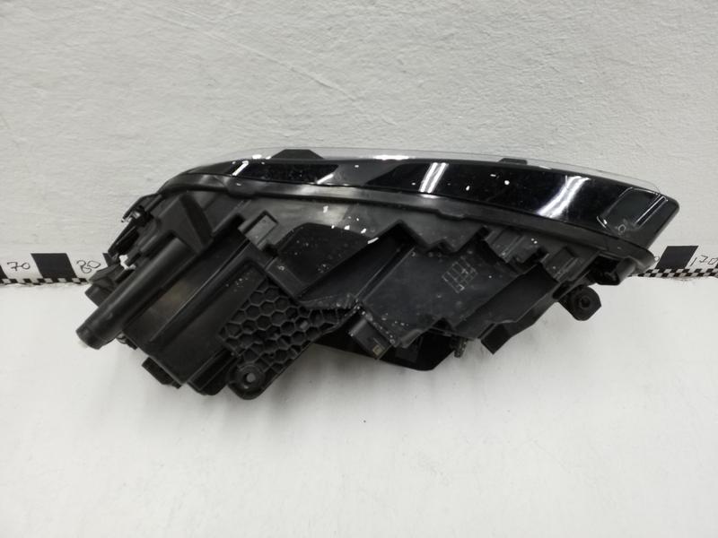 Фара передняя правая Volkswagen Touareg 3 LED