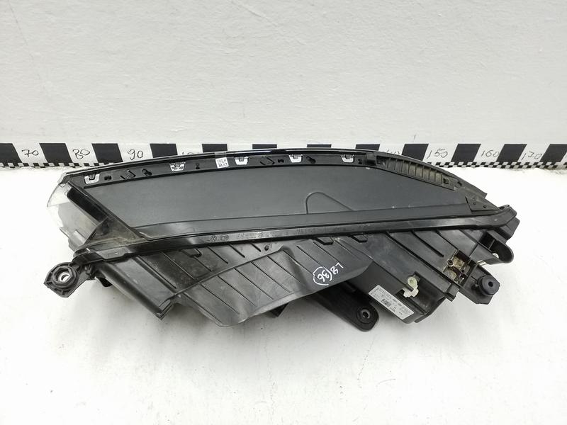 Фара передняя правая Volkswagen Touareg 3 LED