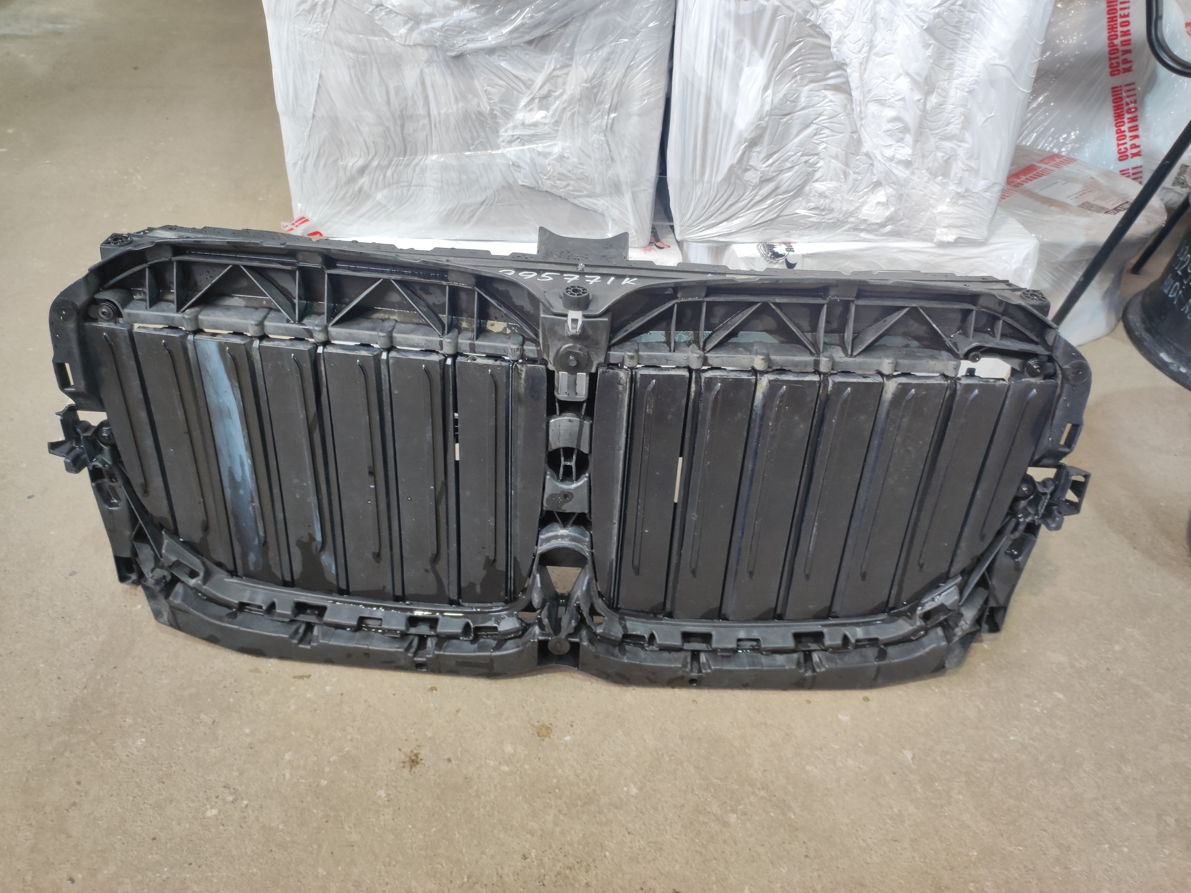 Жалюзи решетки радиатора черные BMW X7 G07