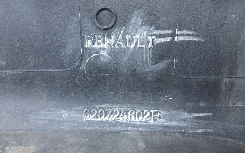 Накладка переднего бампера Renault Duster 1 Restail
