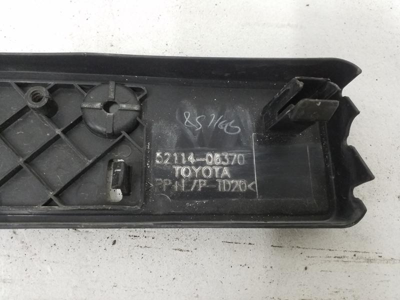 Накладка переднего бампера под номерной знак Toyota Camry V55 Restail