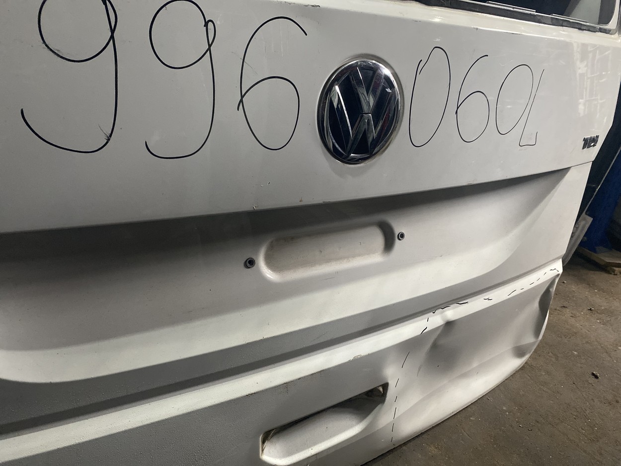 Крышка багажника Volkswagen Caravelle T6